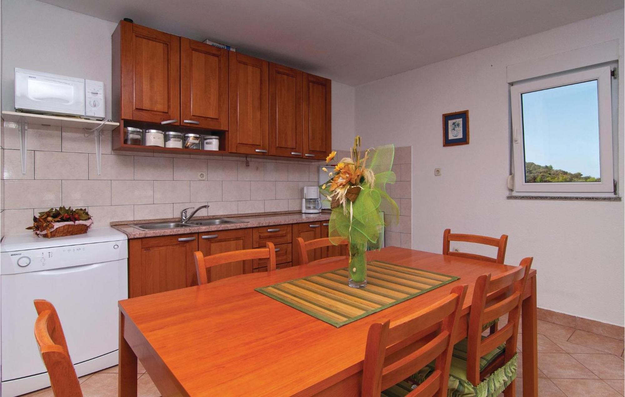 2 Bedroom Awesome Apartment In Drvenik Veliki Exterior photo